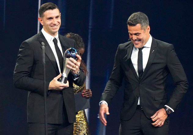 Emiliano Martinez nhận giải thủ môn xuất sắc nhất 2022