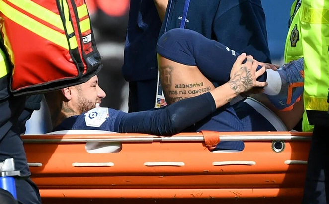 Neymar rời sân, đội nhà gặp khó khăn trên hàng công