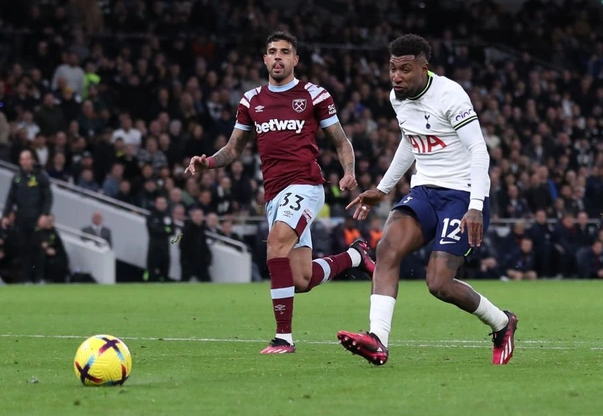 Emerson mở tỉ số cho Tottenham