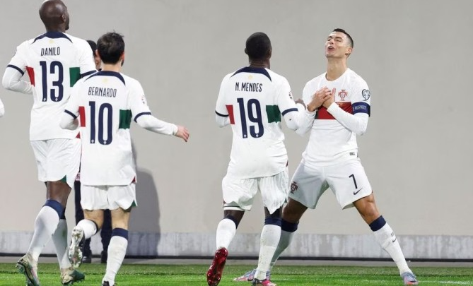 Ronaldo lập cú đúp trong trận thắng Luxembourg