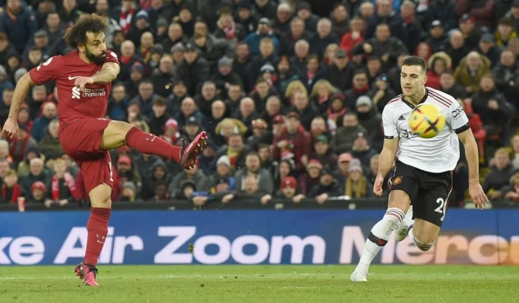 Salah trở thành tuyển thủ ghi nhiều bàn nhất cho Liverpool
