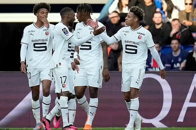 Rennes đánh bại PSG cả 2 lượt trận với tổng tỷ số 3-0