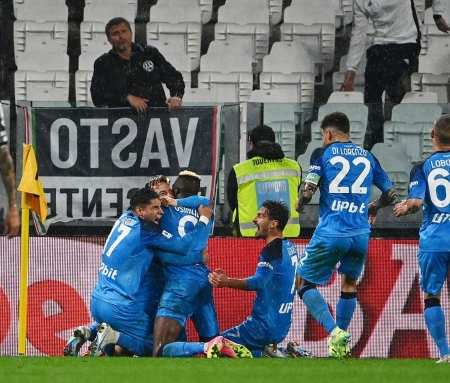Đánh bại Juventus 1-0, Napoli chạm tay vào chức vô địch