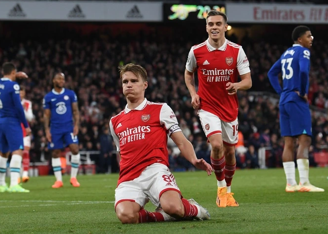 Odegaard lập cú đúp giúp Arsenal đè bẹp Chelsea